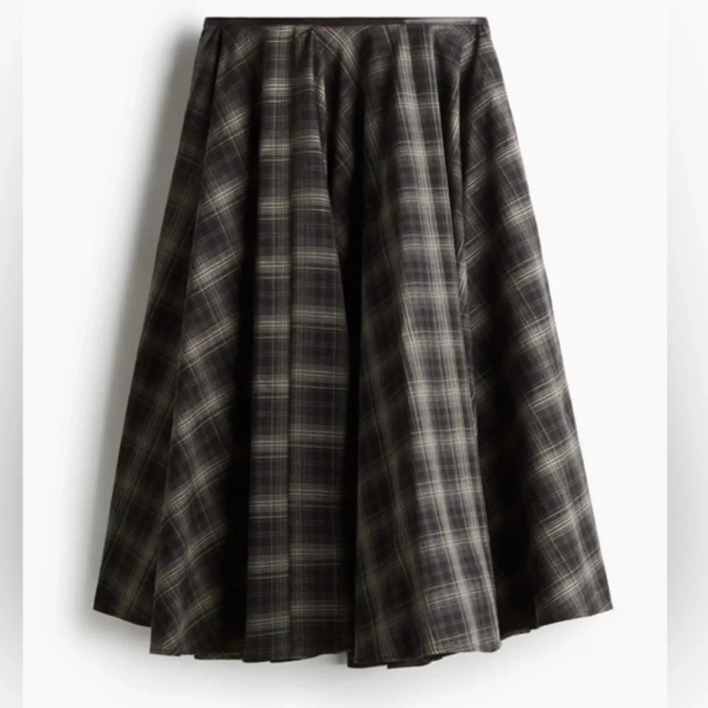 H&M Plaid A-Line Skirt - Picture 2 of 4
